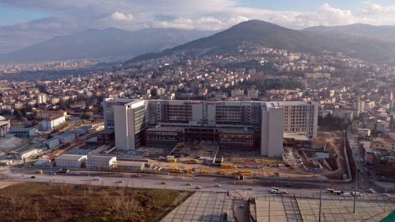 Bursa'nın merkezinde 1315 yatak sayısı ve modern imkanlarıyla bölgenin sağlık