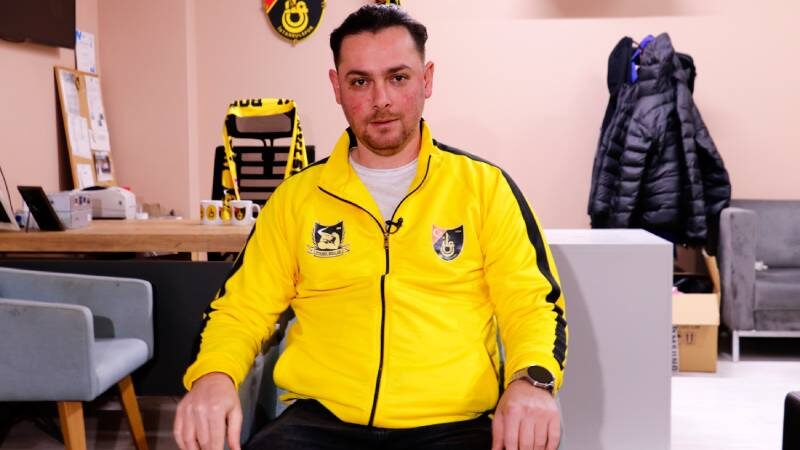 Sosyal medyada gündem olan taraftar konuştu Kocaeli'de yaşayan 34 yaşındaki Yaşar Karataş, tutkuyla bağlandığı İstanbulspor'u deplasman