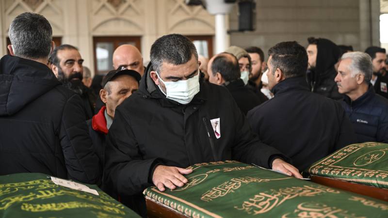 Ümit Özat’ın baba acısı! Son yolculuğuna uğurlandı