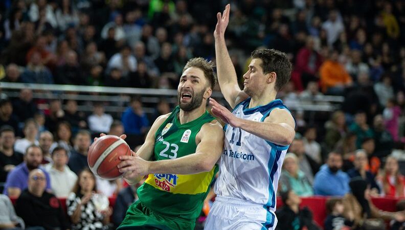 Frutti Extra Bursaspor, Ankara’da Türk Telekom'a 84-63 mağlup oldu...