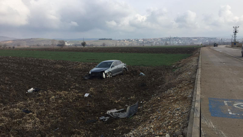 Bursa’da otomobil takla attı