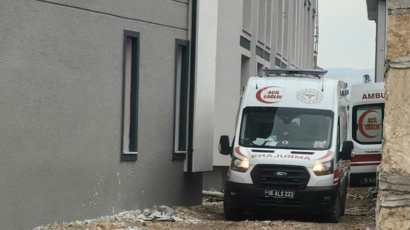 Yer: Bursa… 3. kattan ağabeyinin üzerine düştü