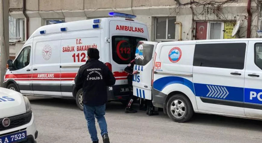 Apartman dairesinde ölü bulundu! 5 şüpheli gözaltına alındı