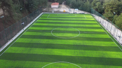 Bursa’nın o mahallesine modern halı saha