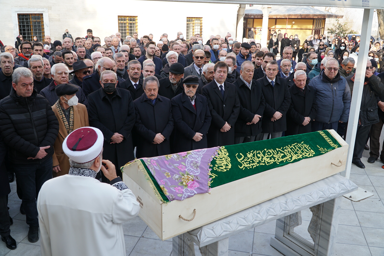 Çağlar ve Topuzer ailelerinin acı günü… Emel Topuzer’e dualarla veda
