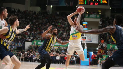 Bursaspor lider Fenerbahçe’ye direnemedi! 4 maçlık seri bitti…