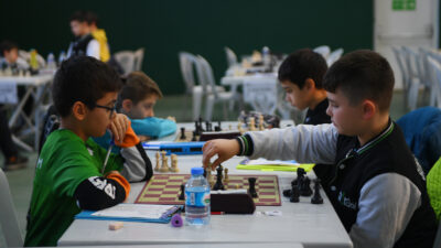 Minik satranççılar ödüllerini aldı