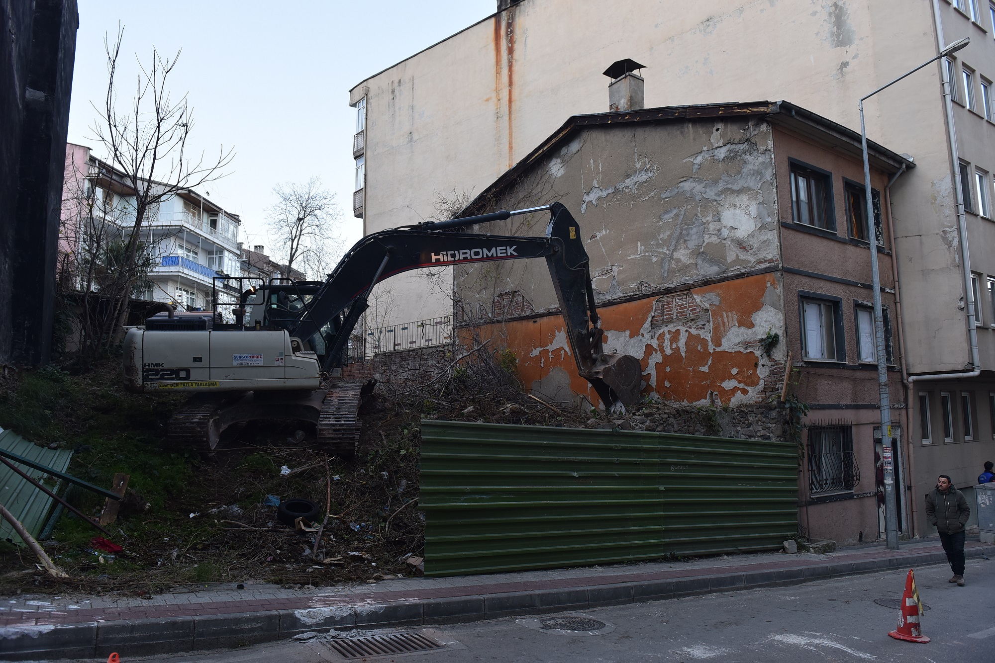 Yıldırım’da metruk binalar yıkılıyor