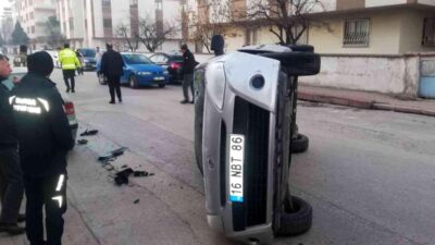 Bursa’da araçlara çarparak devrildi: 2 yaralı