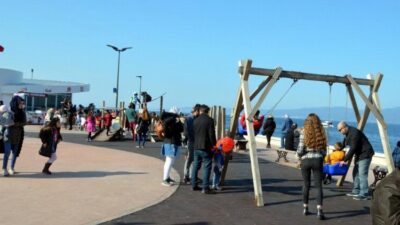 Mudanya sahili doldu taştı