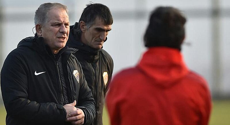 İnegölspor destek bekliyor İnegölspor'un başında ilk maçına 24 Erzincanspor karşılaşmasıyla çıkacak olan Bahattin
