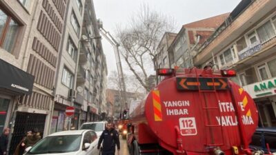 Bursa’da bir binanın teras katında çıkan yangın söndürüldü