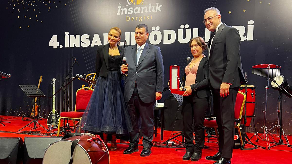 Gıyasettin Bingöl’e ‘Yılın Eğitim Gönüllüsü’ ödülü