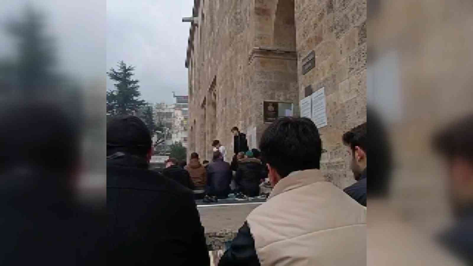 Binlerce Bursalı kar ve yağmur için dua etti Binlerce Bursalı kar ve yağmur için dua etti