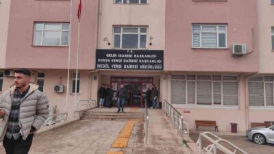 Bursa’da boşanma aşamasındaki öfkeli koca avukat çifte kurşun yağdırdı