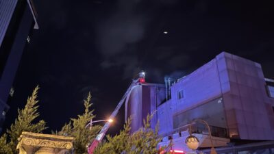 Bursa’da alışveriş merkezinin çatısında yangın