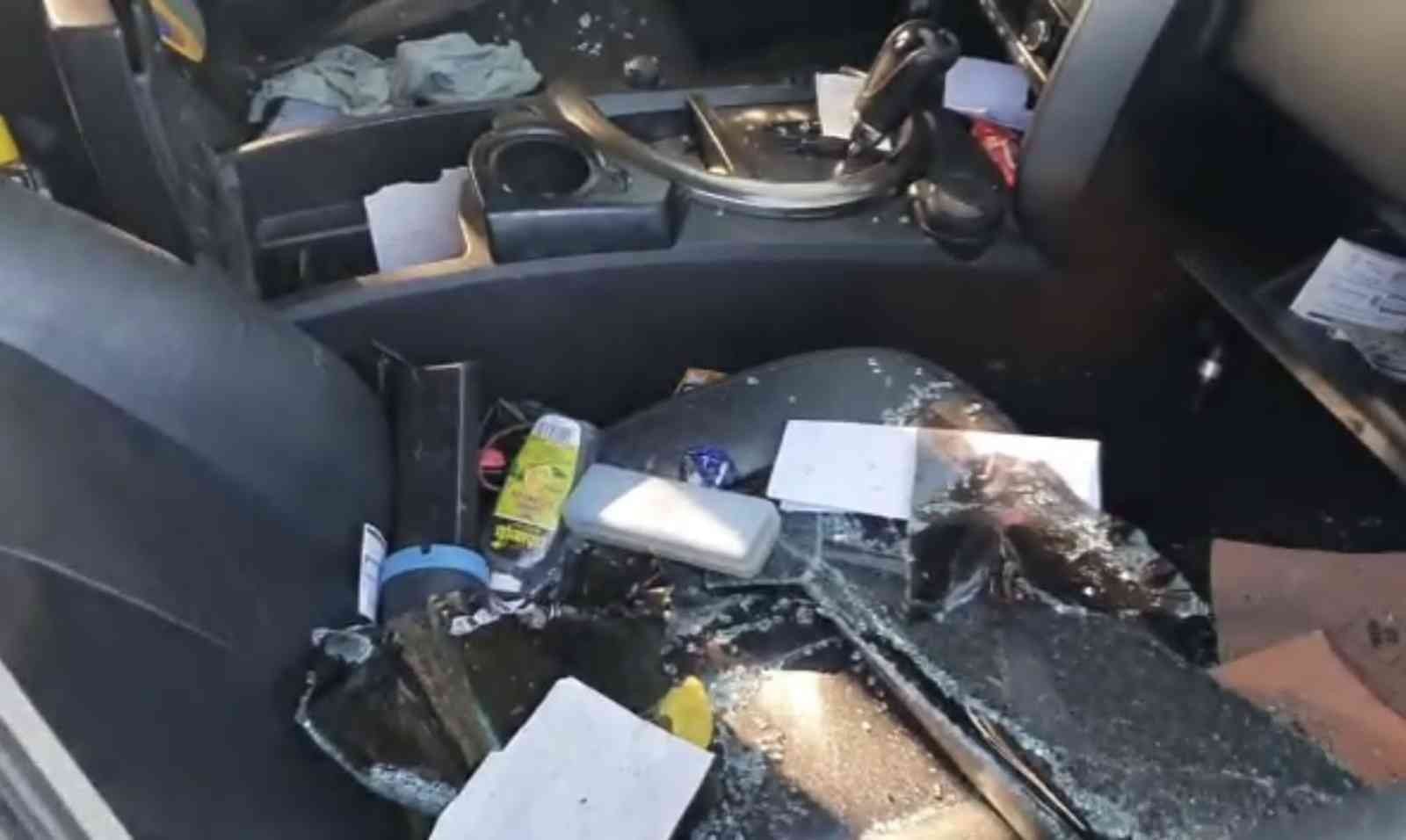 Yer: Bursa… 3 aracın camlarını kırıp…