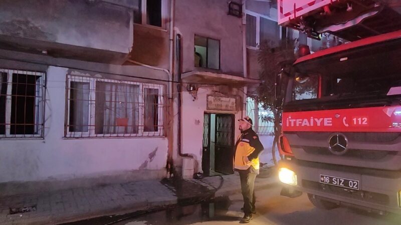 Bursa’da korku dolu dakikalar! Patlama sonrası yangın… Bursa’nın Orhangazi ilçesinde 5 katlı bir apartmanın 2. katında doğalgaz