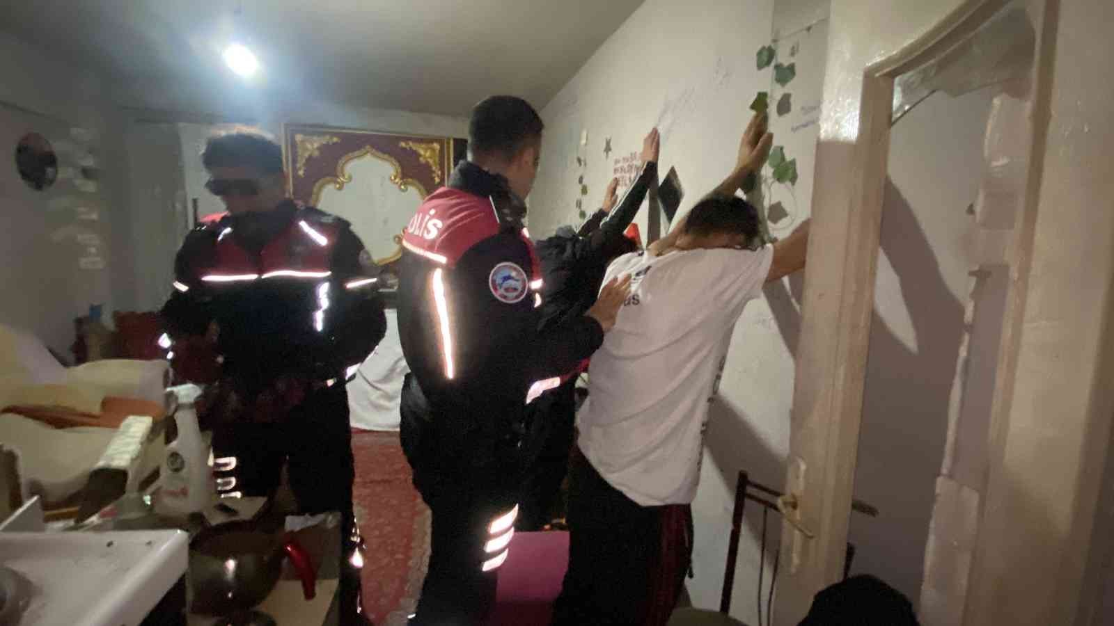 İşte 2022 bilançosu! Bursa’da 14 bin gözaltı, 7 bin 524 tutuklama İşte 2022 bilançosu! Bursa’da 14 bin gözaltı, 7 bin 524 tutuklama