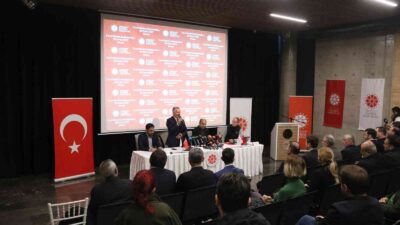 Bursa’da ‘Dezenformasyonla nasıl mücadele edilir?’ paneli düzenlendi