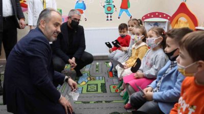 Bursa’da hizmetleriyle adeta bir halk üniversitesine dönüşen Büyükşehir Belediyesi Sanat