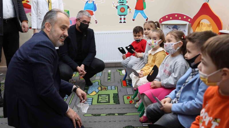 BUSMEK’le 2022 dolu dolu geçti Bursa’da hizmetleriyle adeta bir halk üniversitesine dönüşen Büyükşehir Belediyesi Sanat