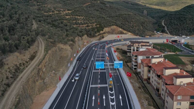 Ulaştırma ve Altyapı Bakanı Adil Karaismailoğlu, "Ülkemizi yarınlara taşıyacak büyük