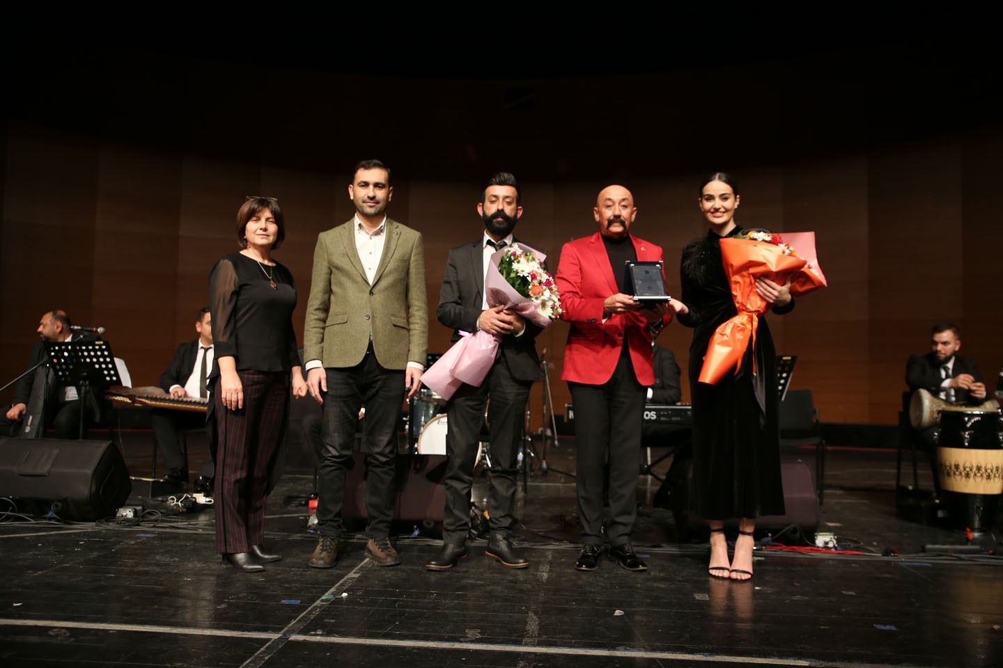 Elif Buse Doğan’la müzik dolu gece 1 elif buse doganla muzik dolu gece 329bece