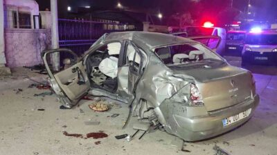 Bursa’da korkunç kaza! Otomobil hurdaya döndü