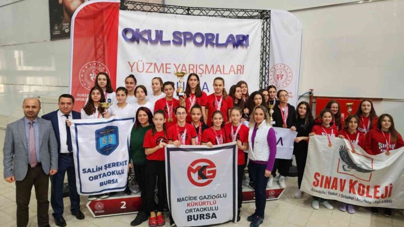 Havuzun yıldızları belli oldu Bursa’daki Atıcılar Yüzme Havuzunda okul sporları tarafından organize edilen okullar