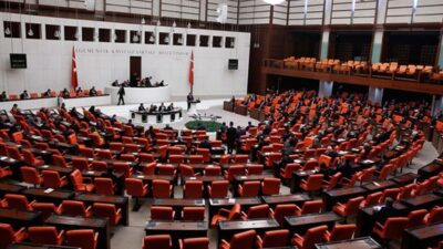 Başörtüsüne anayasal güvence getiren madde Komisyon’da kabul edildi