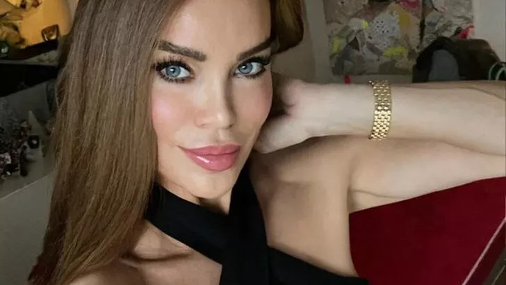 Ebru Şallı müstakbel geliniyle poz verdi! Yorum yağdı