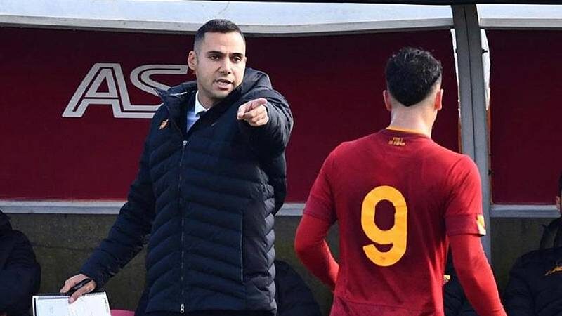 Roma U18 takımını çalıştıran Tuğberk Tanrıvermiş, İtalya'da dikkatleri üzerine çekiyor.