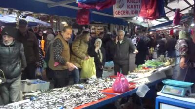 Havalar soğudu, Bursa’da balık tezgahları şenlendi