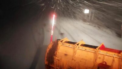 Bursa’nın bu yolunda yoğun kar: Trafiğe kapatıldı