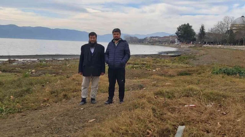 İznik Gölü’nde mahsur kalmışlardı, şimdi teknelerini arıyorlar Bursa İznik Gölü’nde fırtınada tekneleri arıza yapınca gölün ortasında mahsur