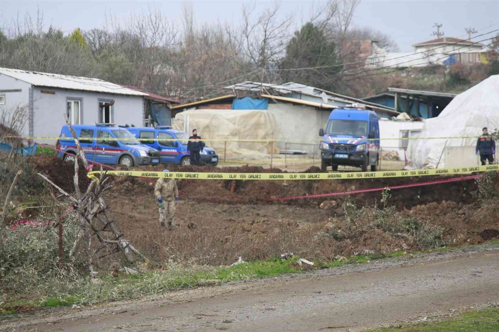 Bursa’da jandarma dedektörle cinayetin işlendiği suç aletini arıyor