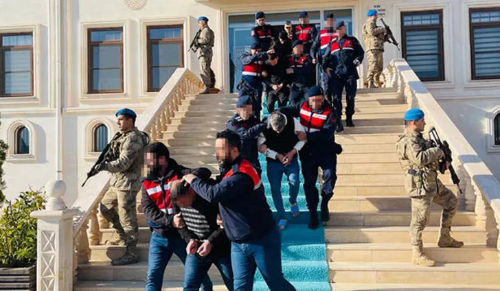 Mardin’de, 5 Iraklının öldüğü silahlı saldırının şüphelileri adliyede Mardin’de, 5 Iraklının öldüğü silahlı saldırının şüphelileri adliyede