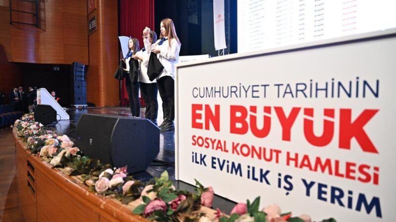 Bursa’da TOKİ’ye başvuranlar dikkat! 3316 konutun sahipleri belli oldu… Çevre, Şehircilik ve İklim Değişikliği Bakanlığı TOKİ tarafından başlatılan Cumhuriyet