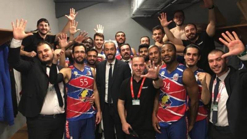 Bursa ekibinden üst üste 5. galibiyet Türkiye Basketbol Ligi'ndeki Bursa ekiplerinden Final Spor, deplasmanda Kocaeli Büyükşehir