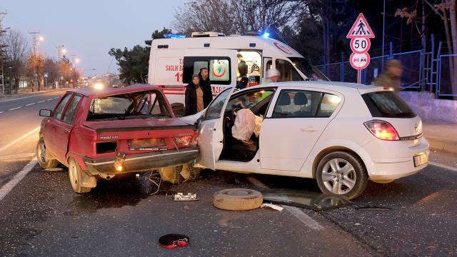 Feci kaza: 1’i asker 3 yaralı