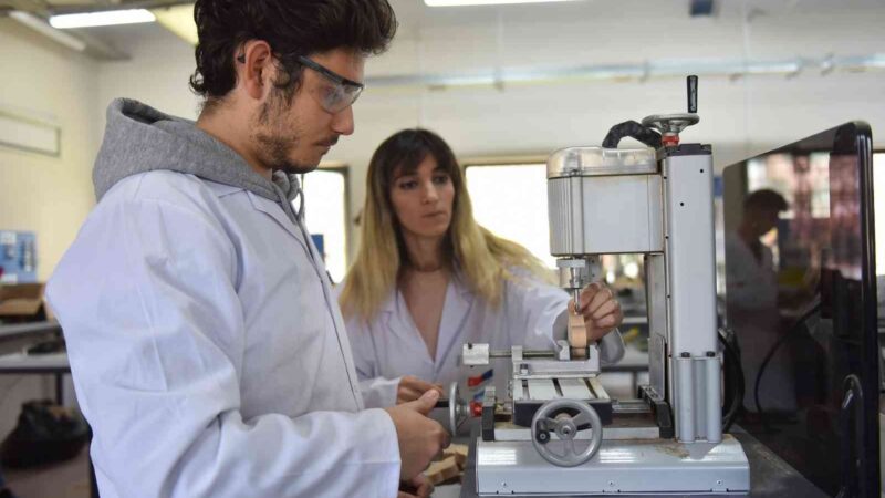 Yıldırım Belediyesi Sosyal İnovasyon ve Girişimcilik Merkezi kursiyerleri, atık ağaç