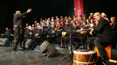 Nilüfer Belediyesi Türk Halk Müziği Korosu yeni yılın ilk konserinde,