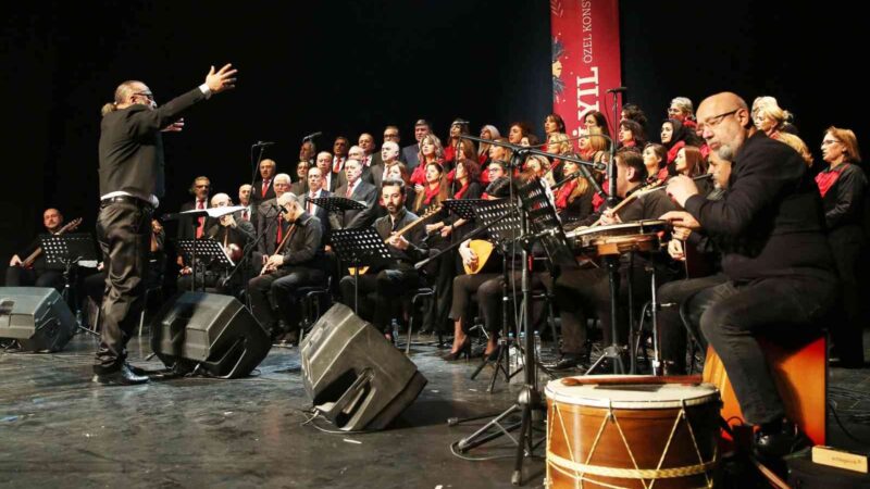 Nilüfer yeni yıla türkülerle merhaba dedi Nilüfer Belediyesi Türk Halk Müziği Korosu yeni yılın ilk konserinde,