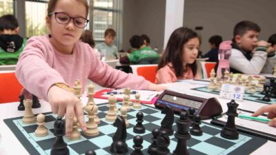 Satrançta hamleler şampiyonluk için yapıldı