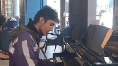 Piyano performansıyla herkesi büyülemişti! Artık kuryelik yapmayacak