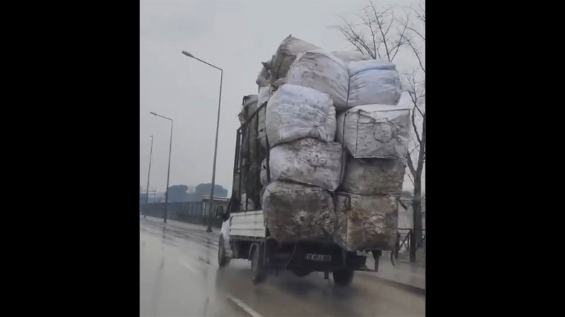Bursa’da tehlikeli taşımacılık! O anlar kamerada