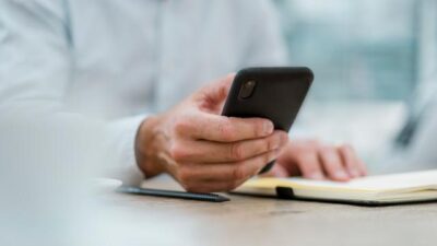 Telefonunun şarjı bitince dolandırılmaktan kurtuldu