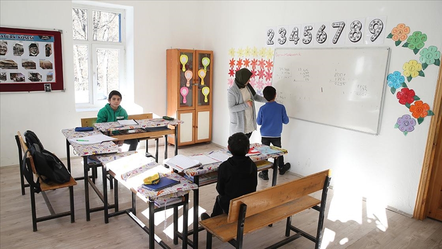 13 yıl atıl kalan okul iki öğrenci için tekrar açıldı