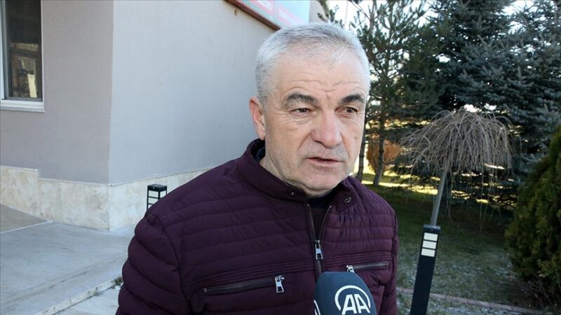 Demir Grup Sivasspor Teknik Direktörü Rıza Çalımbay, Özgüç Türkalp'in kariyerini